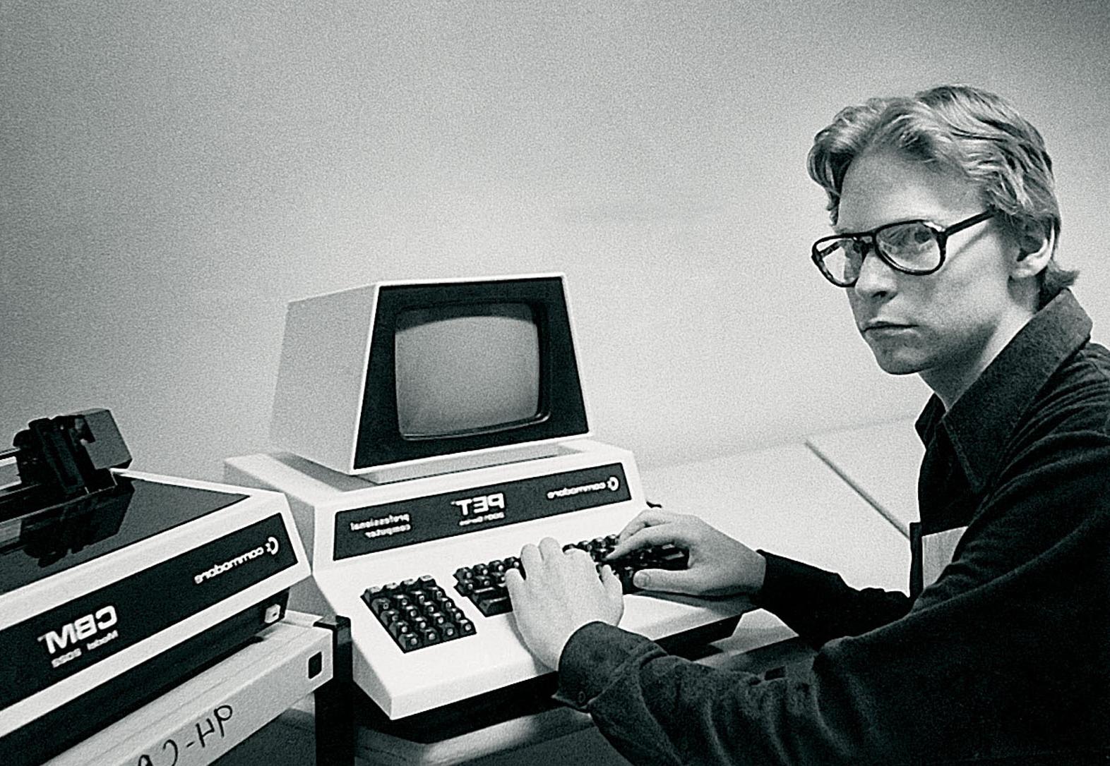 和记棋牌娱乐计算机科学系于1977年购买了Commodore PETs用于教师教育. 