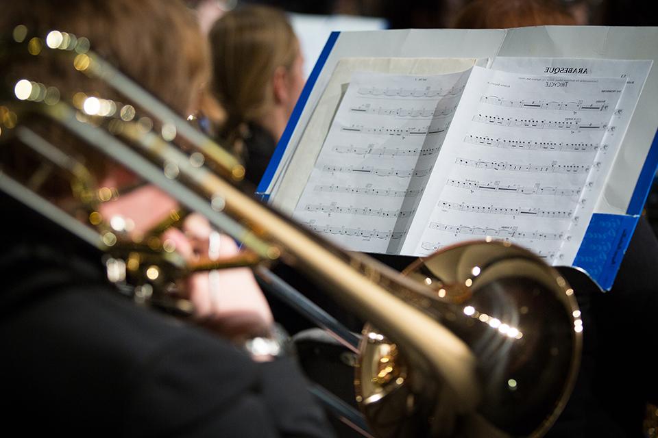 交响乐团，音乐会乐队表演4月9日音乐会